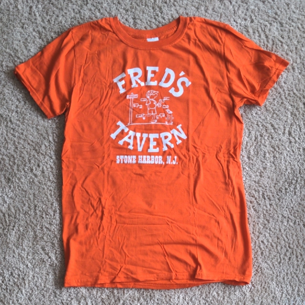 EUC Fred's Tavern T-shirt